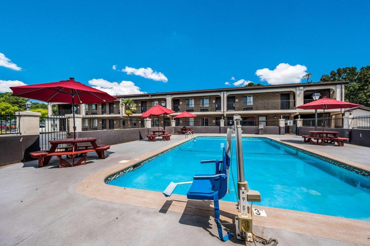 Econo Lodge Inn & Suites University Huntsville Exterior photo